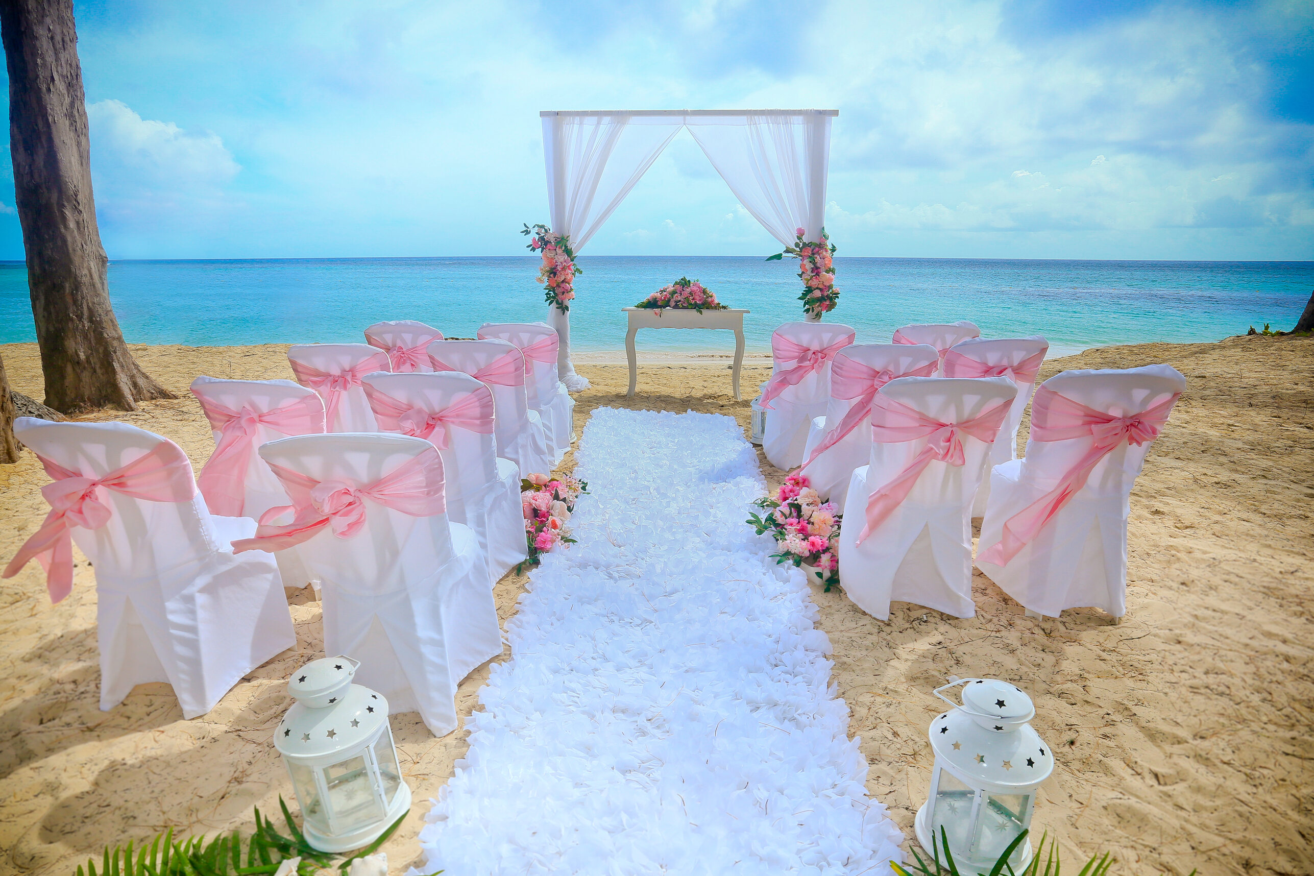 Book your wedding day in Vista Sol Punta Cana Beach Resort & Spa