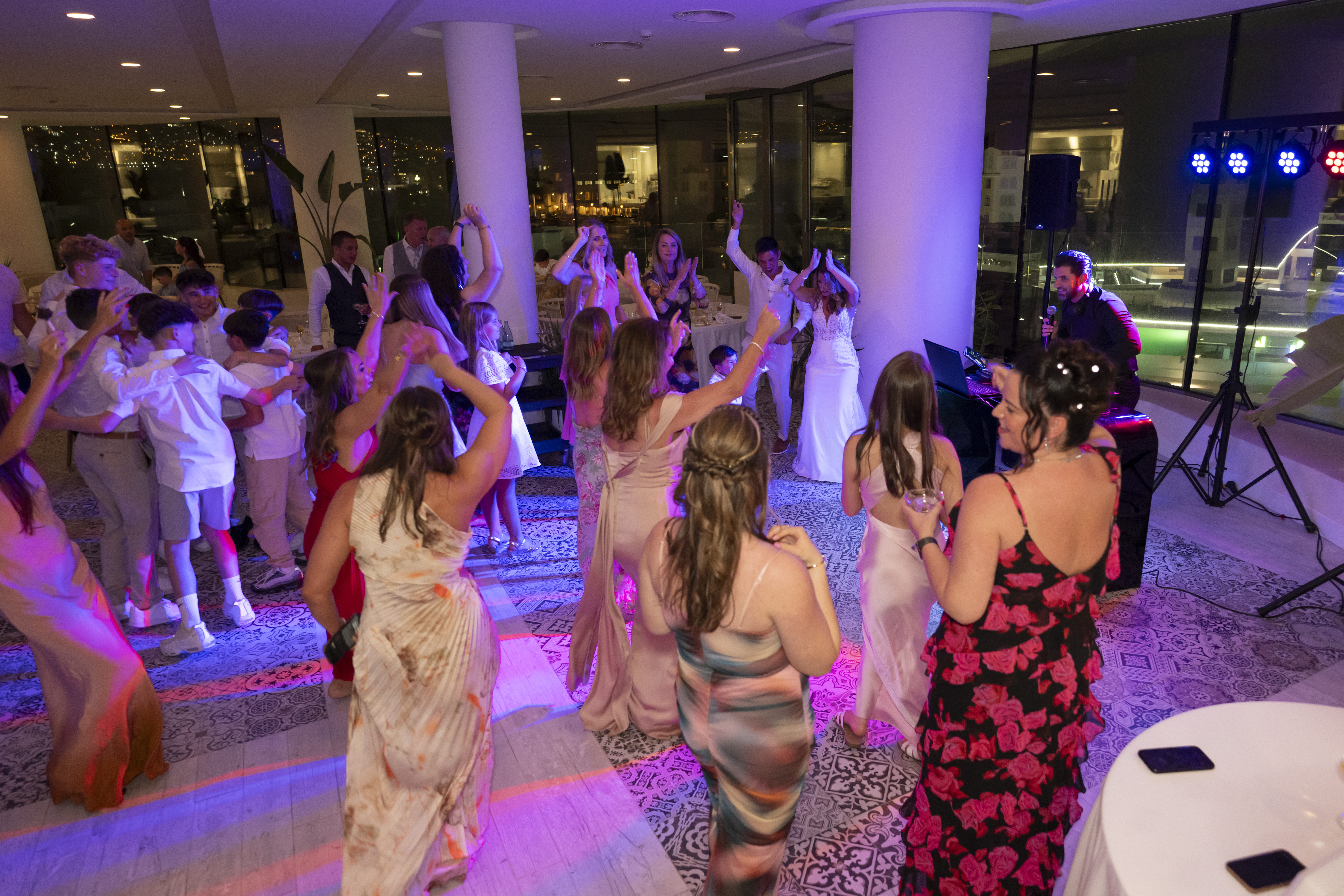 Book your wedding day in GF VICTORIA