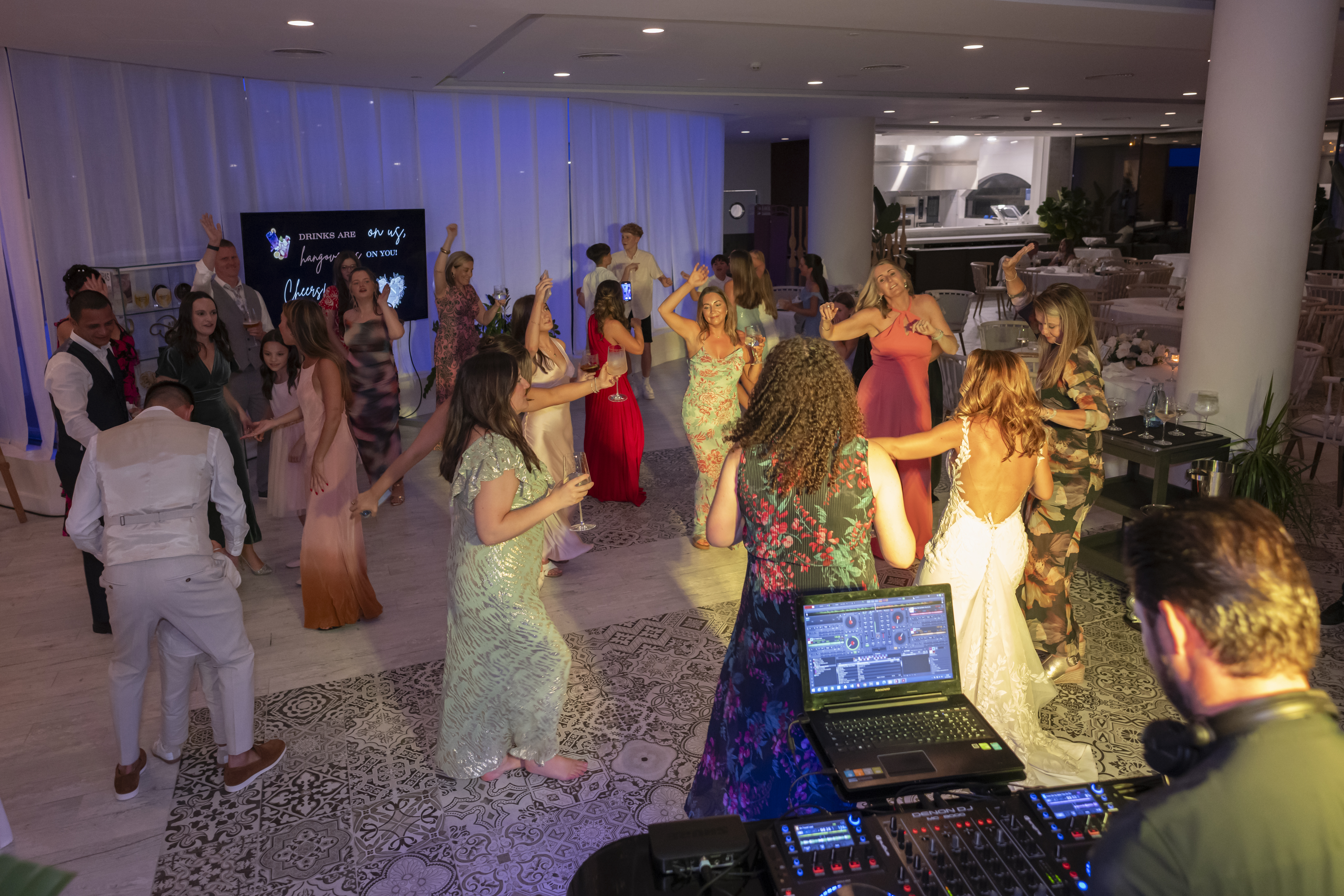 Book your wedding day in GF VICTORIA