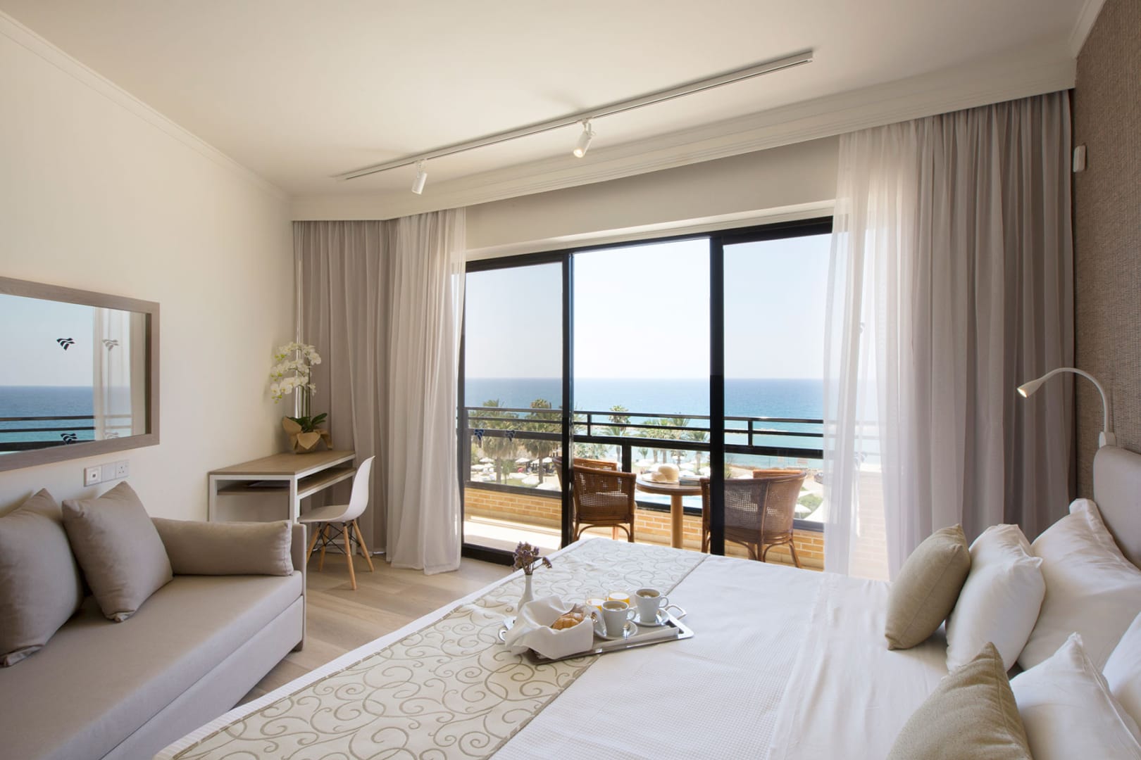 Book your wedding day in Venus Beach Hotel