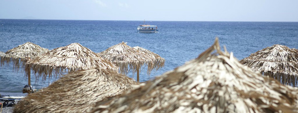 Book your wedding day in Demilmar Beach Restaurant Bar Santorini