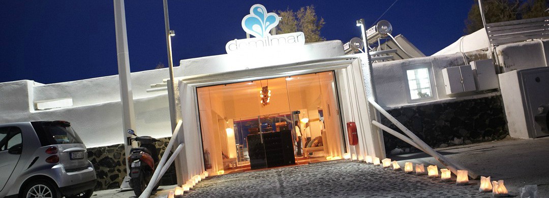 Book your wedding day in Demilmar Beach Restaurant Bar Santorini