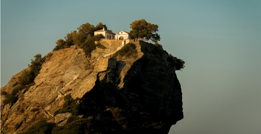 Book your wedding day in Church of Agios Ioannis Kastri Skopelos