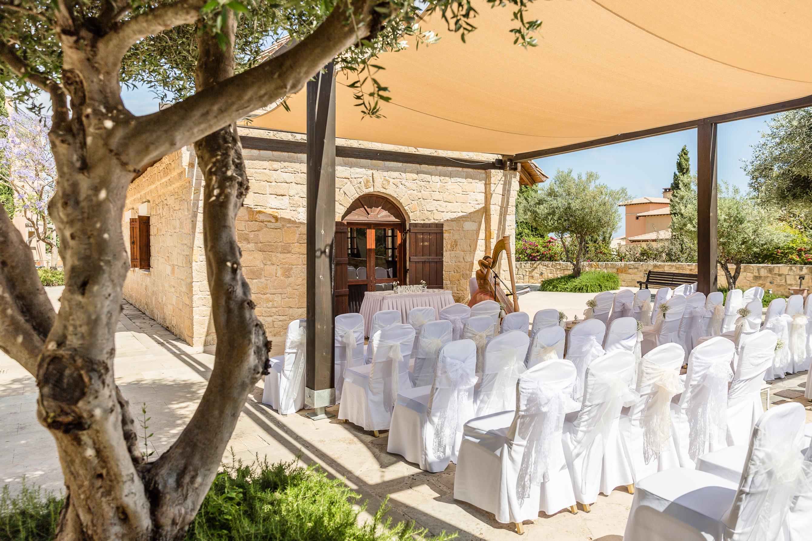 Book your wedding day in Sensatori Aphrodite Hills Resort