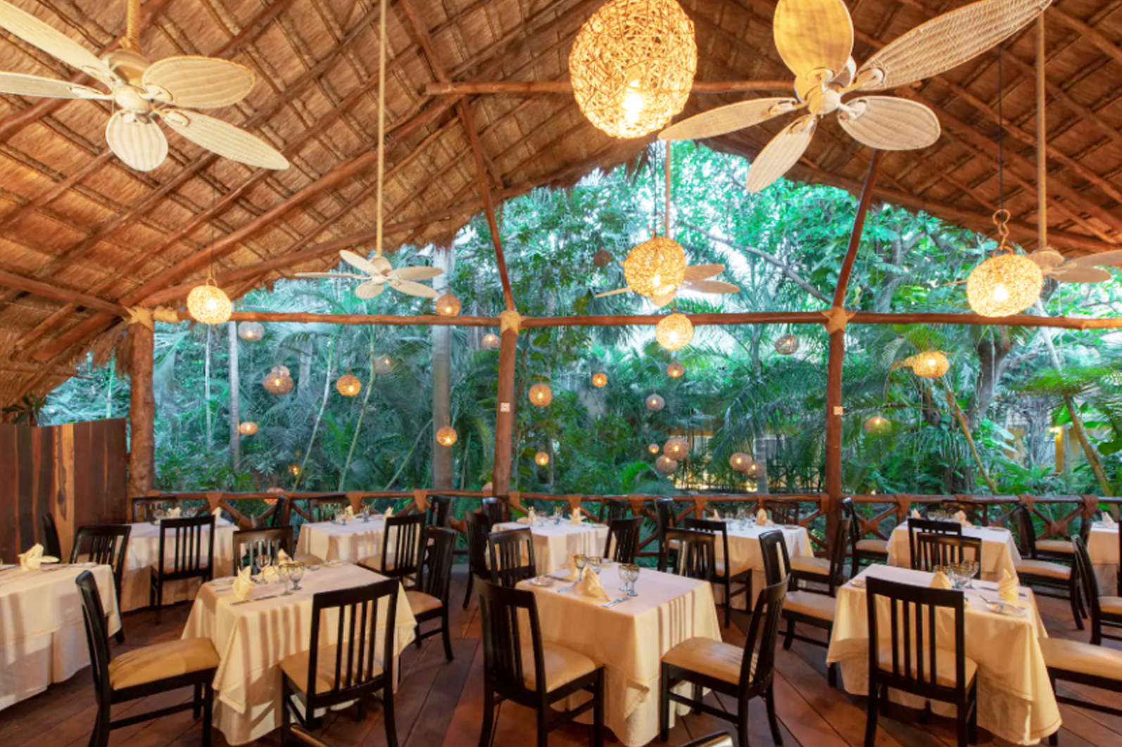 Book your wedding day in Viva Wyndham Azteca