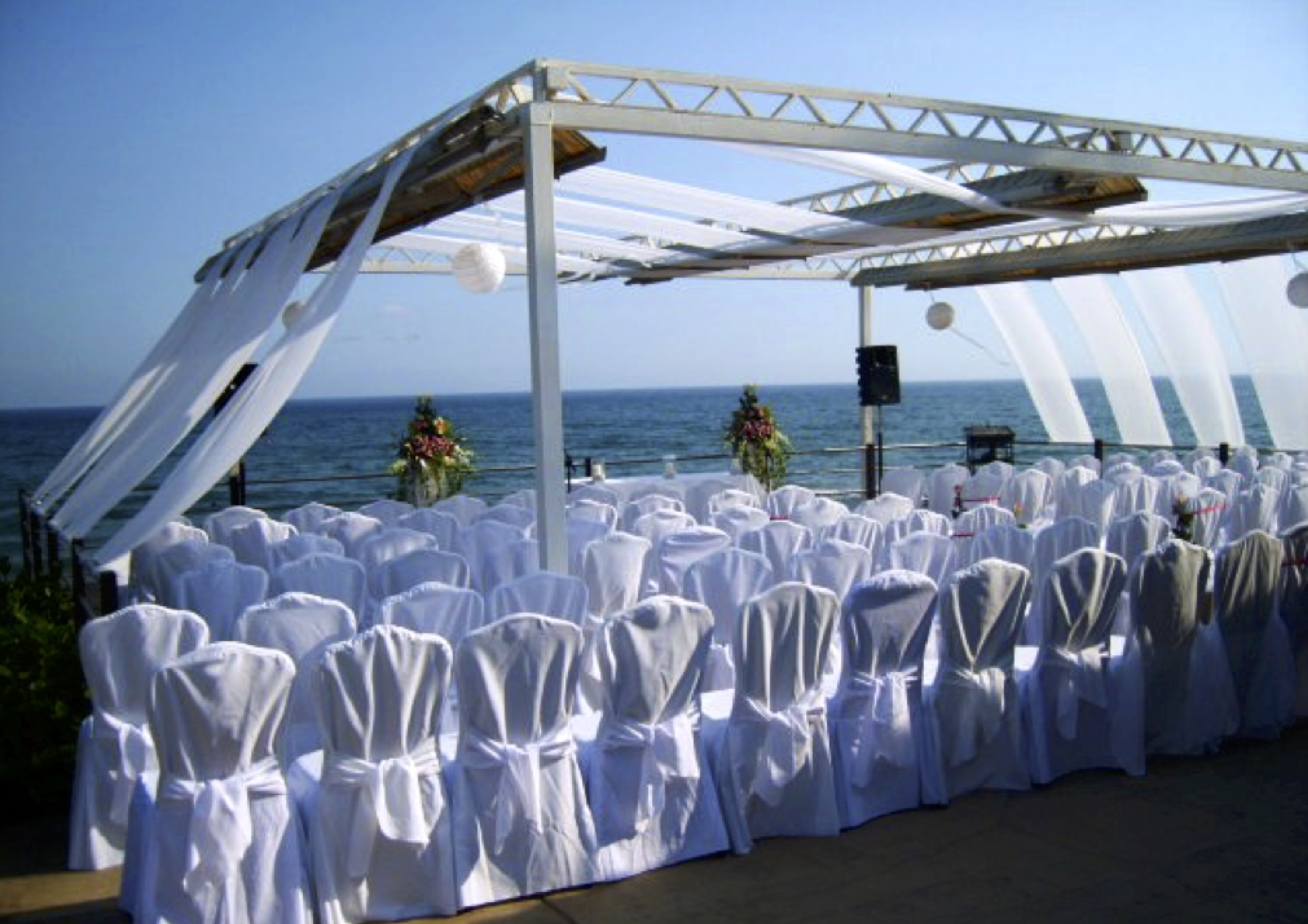 Image: http://www.bookyourweddingday.com/images/media/uploadfiles/Bay2.jpg
